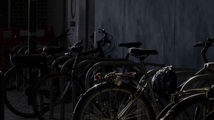 Rouler à vélo urbain : 7 erreurs fatales à éviter en 2026