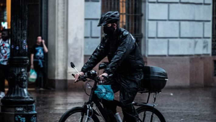 Choisir son VAE pour affronter la pluie en 2026
