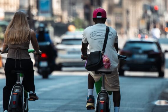 Vélo électrique et santé mentale : l'arme secrète des citadins stressés
